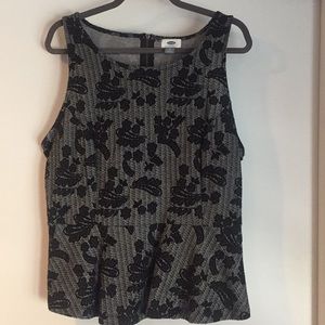 Sexy sleeveless empire waist top with ruffle